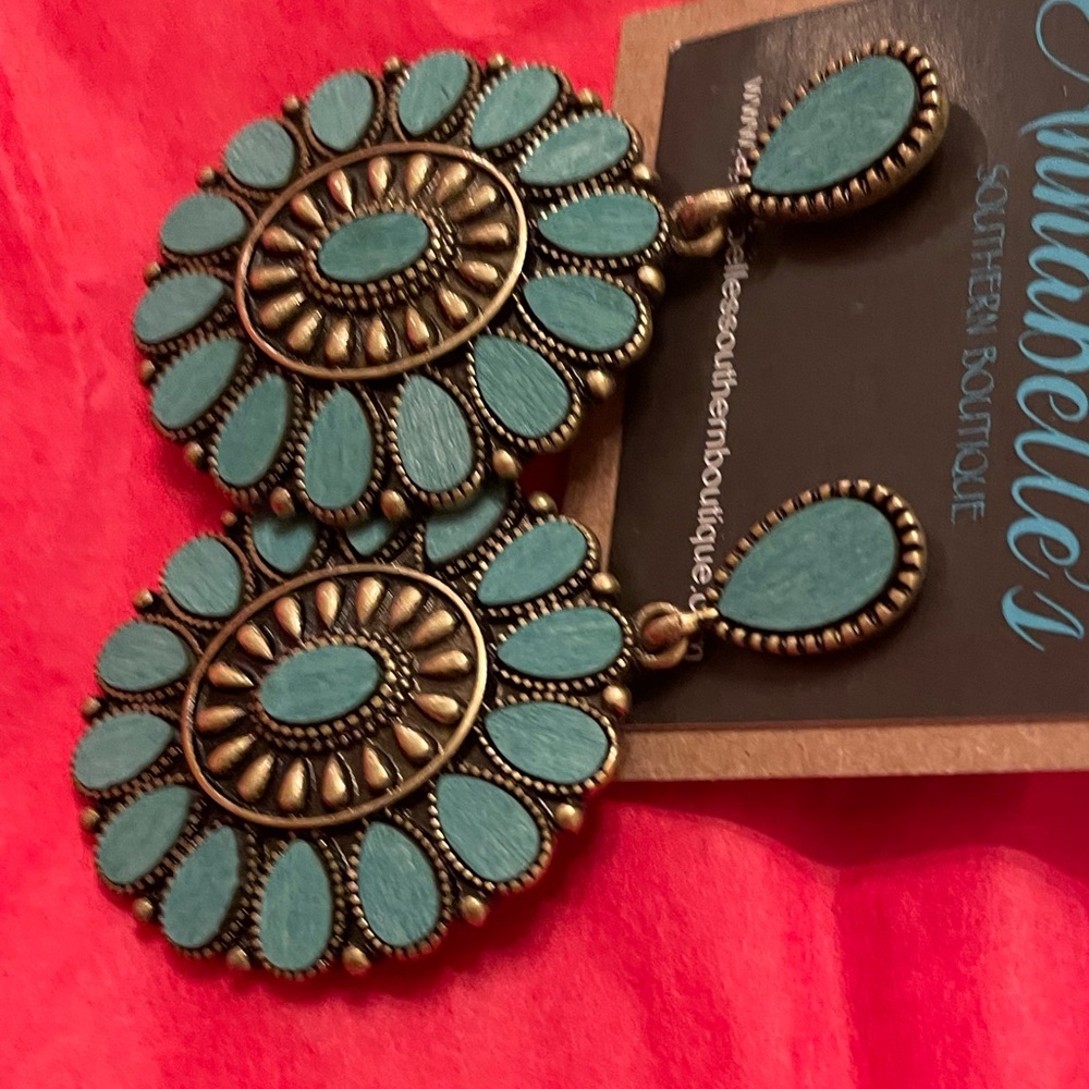 ❌SOLD❌
Earrings, Oval Flower Dangle - Picture 4 of 5
